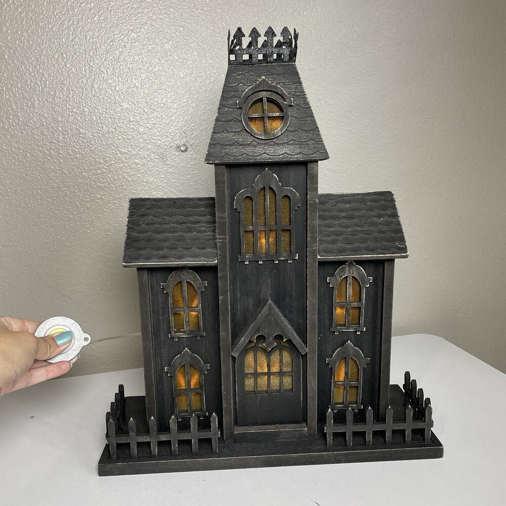 RARE HALLOWEEN HAUNTED HOUSE Wooden Countdown Calendar Threshold Target 2022